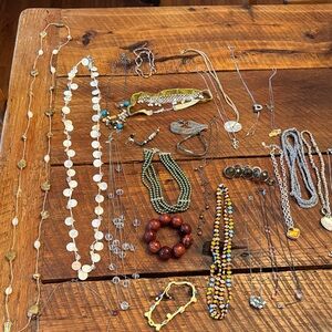 Lot of assorted jewelry